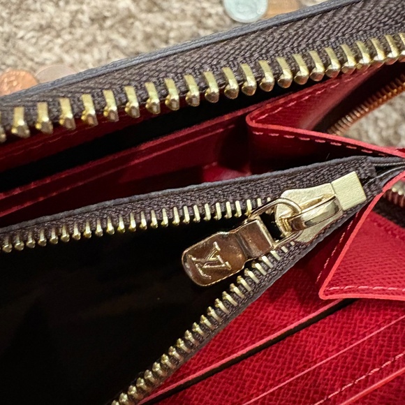 Authentic LV wallet - Picture 6 of 6